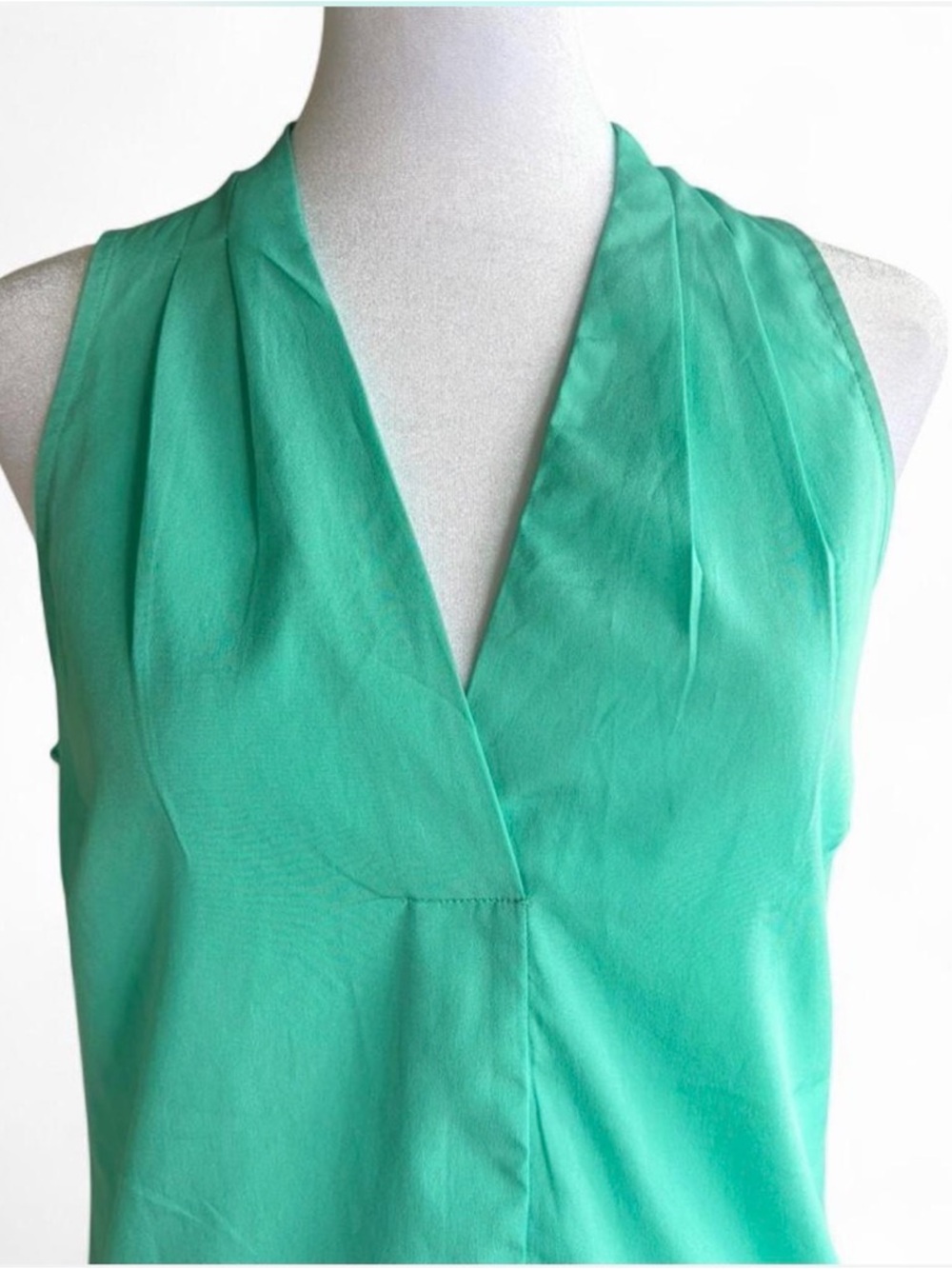 Banana Republic Turquoise Sleeveless V-Neck Shell - Picture 3 of 5